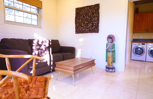 Portlock Cama Y Desayuno | Safe + Clean 1BD/ 1BA surrounded by organic garden