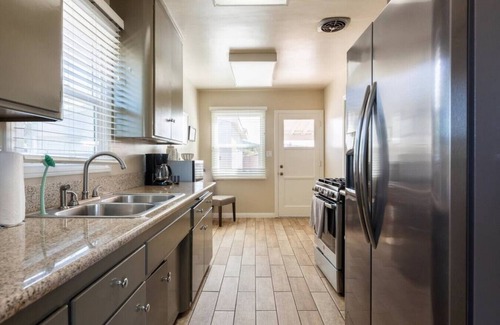 West Covina Casa | Safe Neighborhood-3bdr,1.5bath Next to Everything!