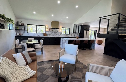 Thousand Oaks Casa | Safe neighborhood Charming 3-bedroom house with AC, WiFi in Thousand Oaks
