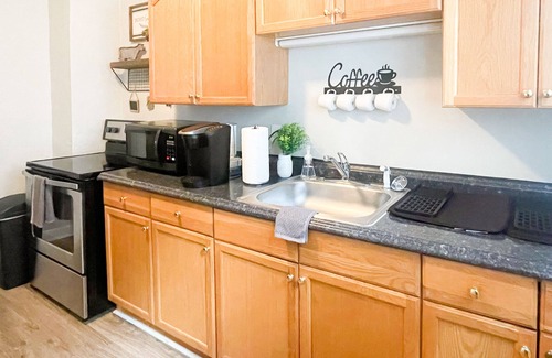 Meridian-Kessler Casa | Safe, Quiet, Fully-Fenced Yard in Meridian Kessler