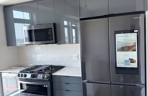 Vernon Apartamento | Safe & Stylish 2BD Family Penthouse: Premium Perks
