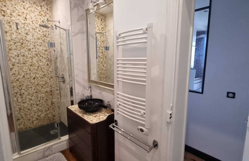 Neuilly-sur-Seine Apartamento | Safest Area in Paris ❤ Elegant Haussmannien close to Le Marais, Metro Line 1