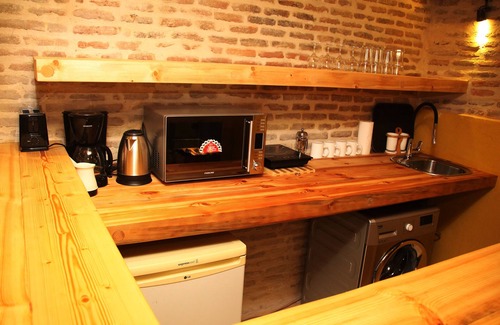 Tbilisi City Centre Apartamento | Loft de azafrán con terraza debajo del castillo en el casco antiguo