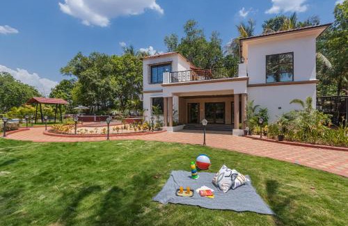 Karjat Villa | SaffronStays RiverFront Manor, 5-BDR pool villa by Pej River