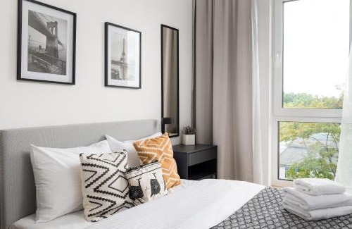 Bialoleka Apartamento | Sage Green Stylish Apartment by BookingHost