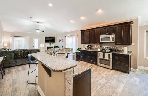 Saginaw Casa | Saginaw Home w/ Fenced Yard: 11 Mi to Fort Worth!