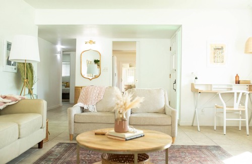 Greenacres Apartamento | SAHARA OASIS - Egyptian Inspired Home in SW Area in Bakersfield, CA