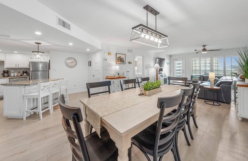 South Padre Island Condominio | Saida 2BD/2BA 8th Floor with Ocean Views & Space X Front Row