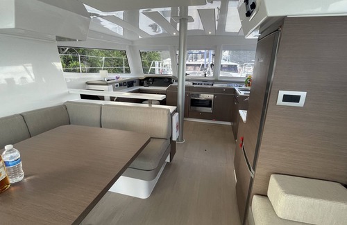 Road Town Alquiler De Eote | Sail Away in Style: Rent Our Luxurious Bali Catspace Catamaran for a Dream Vacay