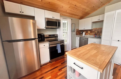 Colington Harbour Cabaña | Sail Cove - Charming Colington Cottage - Pet Friendly- Community Pool!!
