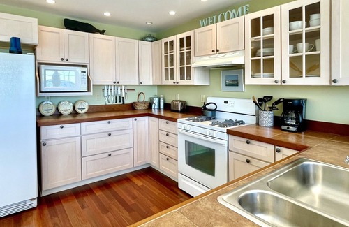 Boothbay Harbor Apartamento | Sail Loft - Exclusivo frente al mar en un muelle! El centro de Boothbay Harbor!