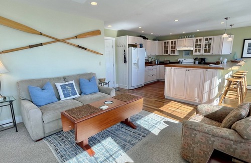 Boothbay Harbor Apartamento | Sail Loft - Exclusivo frente al mar en un muelle! El centro de Boothbay Harbor!