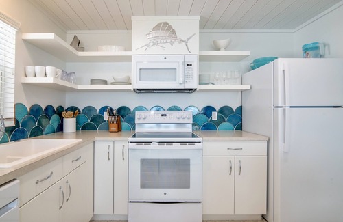 Holmes Beach Cabaña | Sailfish Gulf Suites #2, Beachfront, Steps to the Sand