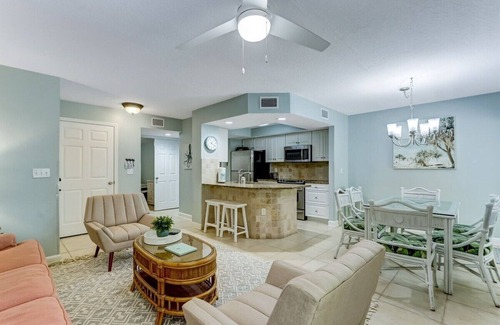 American Beach Condominio | Sailmaker 301 - 300 Steps From Beach * Gated Community * Poolside Oasis