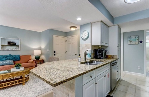 American Beach Condominio | Sailmaker 301 - 300 Steps From Beach * Gated Community * Poolside Oasis