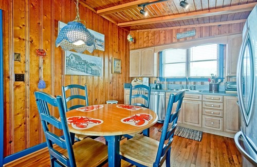 Oak Island Cabaña | Sailors Rest / 4825 West Beach Drive - Coastal Vacation Resorts