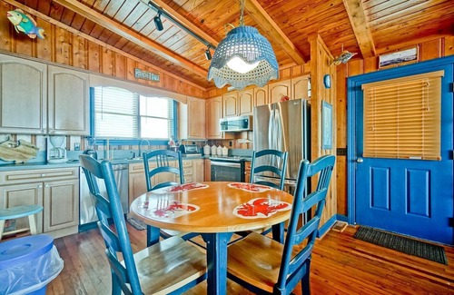 Oak Island Cabaña | Sailors Rest / 4825 West Beach Drive - Coastal Vacation Resorts