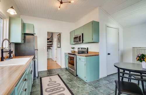 Summit - University Casa | Saint Paul Vacation Rental Near Shopping & Dining!
