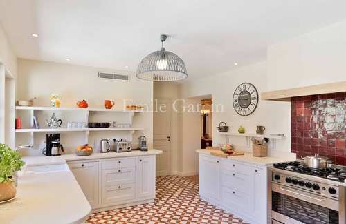 St.-Remy-de-Provence Casa | Saint Rémy de Provence, Mas renovado, aire acondicionado, piscina climatizada - The Guardian
