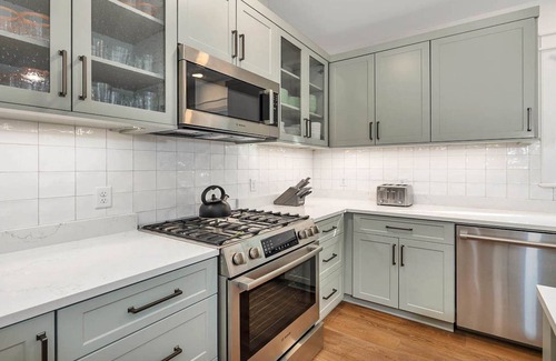 King City Casa | Saint Simons | Hot Tub | Walk to Pier & Beach