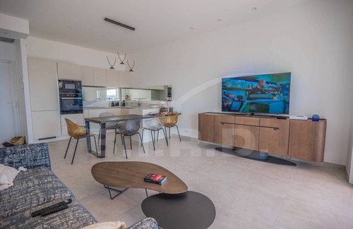 Sainte-Maxime City Centre Apartamento | Sainte Maxime city center with panoramic sea view ; walking distance to shops and beaches