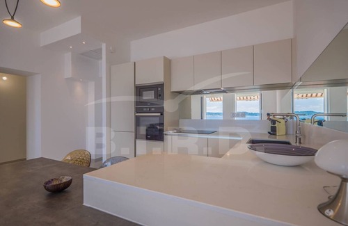 Sainte-Maxime City Centre Apartamento | Sainte Maxime city center with panoramic sea view ; walking distance to shops and beaches