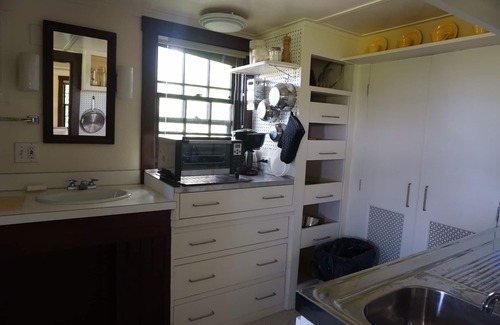 Little Compton Casa | Sakonnet Point water view home + guest cottage cerca de la playa