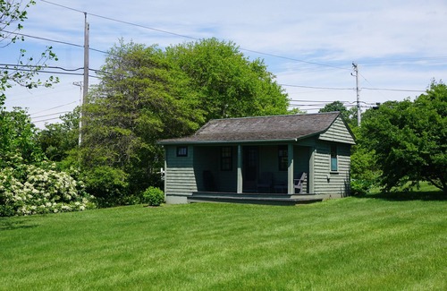 Little Compton Casa | Sakonnet Point water view home + guest cottage cerca de la playa
