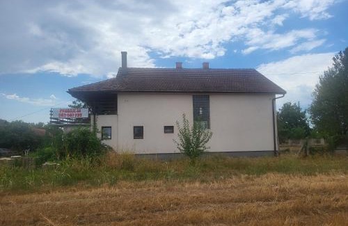 Novi Sad Chalet De Esquí | SALAŠ moj rodjak sa sela Vranić