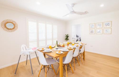 Salamander Bay Casa | Salamander Sanctuary, 204 Salamander Way - pool, pets, linen, aircon, Wi-Fi