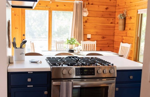 Salem Lakes Cabina | Salem Lakes Chalet- cozy log cabin near Wilmot Mountain