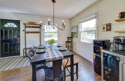 Salem Lakes Cabaña | Salem Lakeside Getaway w/ Grill & Deck!