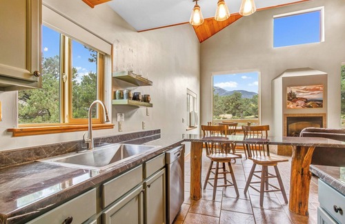 Salida Casa | Salida CO Rentals - Home nestled in the trees, 5 minutes from downtown Salida