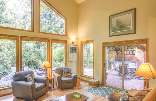 Brightwood Casa | Salmonberry Retreat - Meredith Lodging