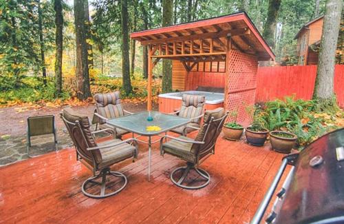 Brightwood Casa | Salmonberry Retreat - Meredith Lodging