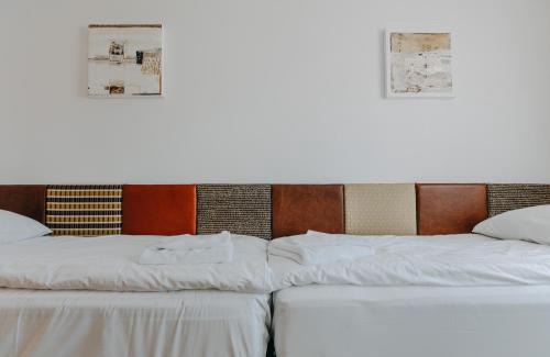 Jaslo Cama Y Desayuno | Salon Win Wine Bar & Apartments