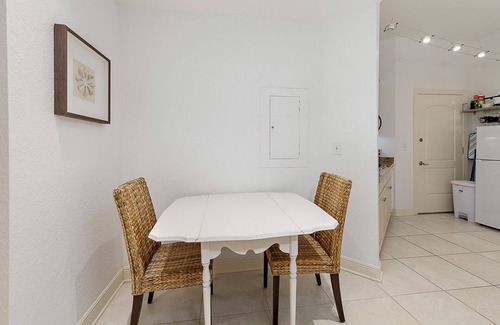 Demere Park Condominio | Salt Air Villas #214 | Close to Beach | Pool & Gate Community