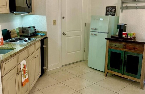Demere Park Condominio | Salt Air Villas 208 Stunning efficiency condo