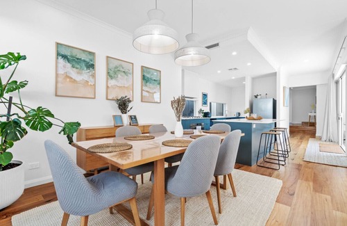 Scarborough Apartamento | Salt and Serenity – Short Walk to Beach