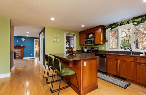 Cotuit Casa | Salt Box Minutes to Beaches & Golf Courses