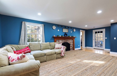 Cotuit Casa | Salt Box Minutes to Beaches & Golf Courses