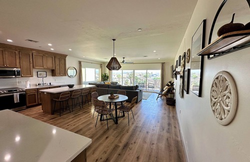Yuma Casa | Salt Cedar on the Lagoon- Modern Waterfront, dock, 3 bedroom, 2 suites, 4 bath