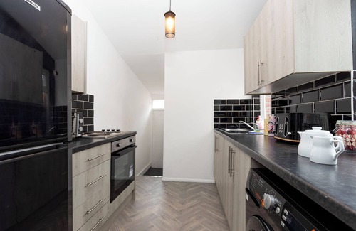 Gateshead Casa | Salt & Sage City Retreat for 7 in Gateshead