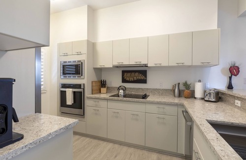 Waikoloa Condominio | ** Vista al mar ** Lanai envolvente ** A pie de tiendas y restaurantes ** ¡5 estrellas!
