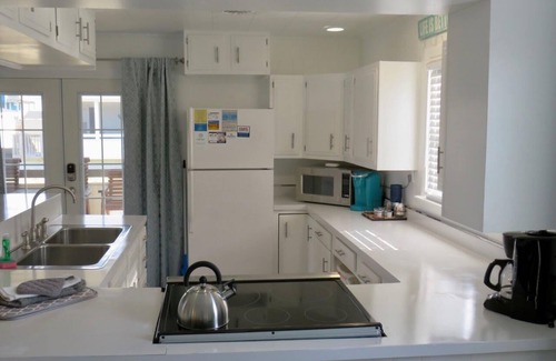 Kitty Hawk Cabaña | Saltaire Cottage 12: 3BR Kitchen Screen Porch Pool