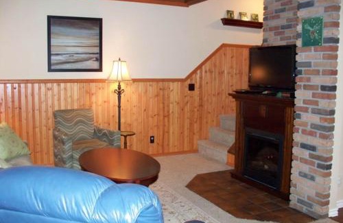 Thompsonville Casa | Saltbox