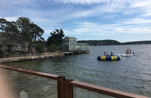 Saltsjobaden Cabaña | Saltsjöbaden - Hermosa ciudad en el archipiélago cerca de la ciudad de Estocolmo.