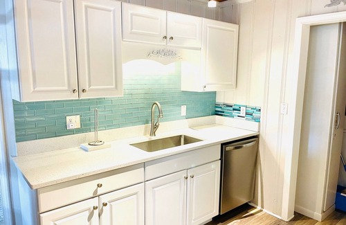Windy Hill Casa | Saltwater Pool, Large Dog Friendly, Steps to the beach!