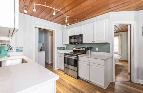 Windy Hill Casa | Saltwater Pool, Large Dog Friendly, Steps to the beach!