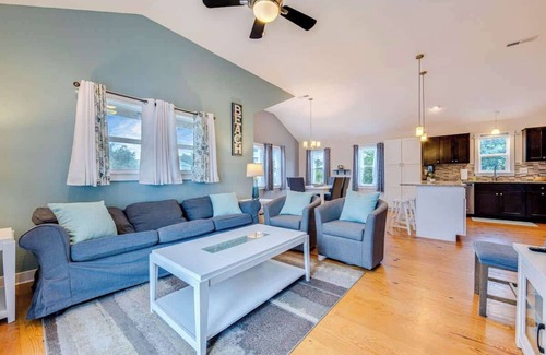 Sea Scape Casa | Saltwater Pool, Dog Friendly, Fire Pit!